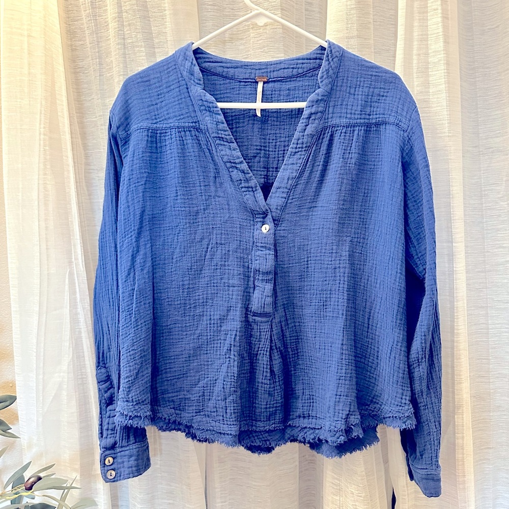 Free People Dark Blue Crinkle Soft Pullover Top 100% Cotton Size Small